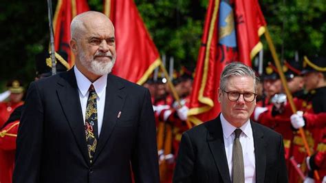 O VOO DO CORVO: Starmer reveals plans to send refused asylum seekers to ...