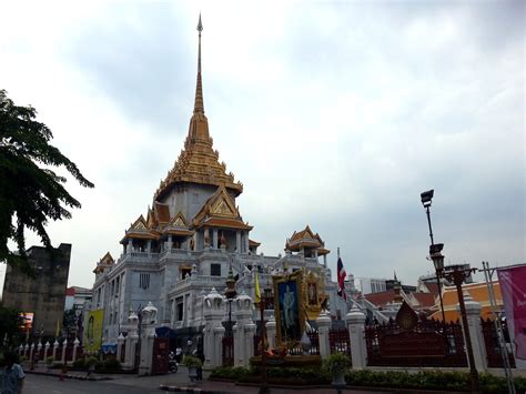 Wat Traimit in Bangkok | Thailand Life