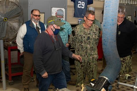 Dvids Images Us Pacific Fleet Submarine Force Commander Visits Trident Refit Facility