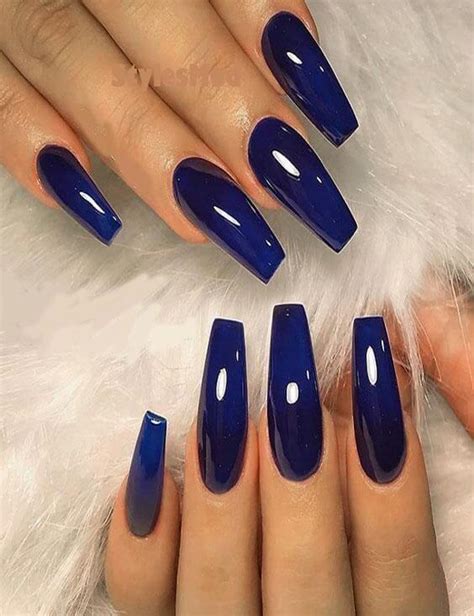 20 Gorgeous Navy Nails For A Refreshing Manicure