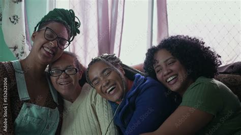 Foto De Happy African American Women Hugging Together Latin South