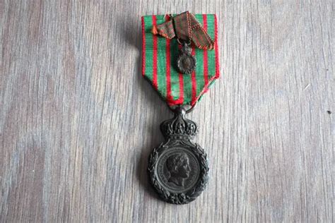 MÉDAILLE COMMÉMORATIVE de Sainte Hélène Napoléon Ier EUR 100 00