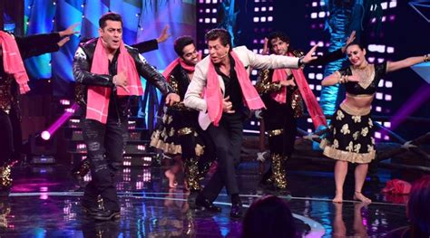 When Shahrukh Khan And Salman Khan Set The Bigg Boss 12 Stage On Fire