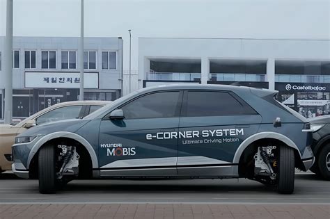 hyundais  corner system lets cars rotate  degrees  drive