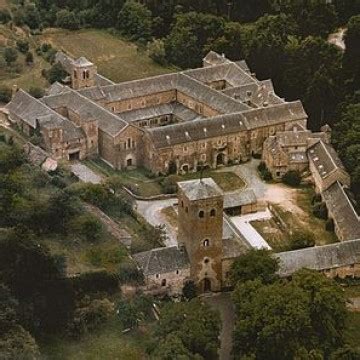 Combien d abbayes monastères et prieurés dans l Aveyron