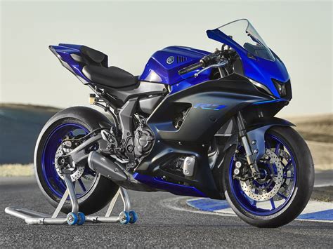 Yamaha Lança Na Europa A Aguardada Esportiva R7