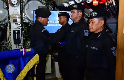 Terima Brevet Hiu Kencana Panglima Tni Dan Kasad Resmi Jadi Warga