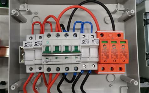 Introducción a la caja combinadora solar y por qué la necesita