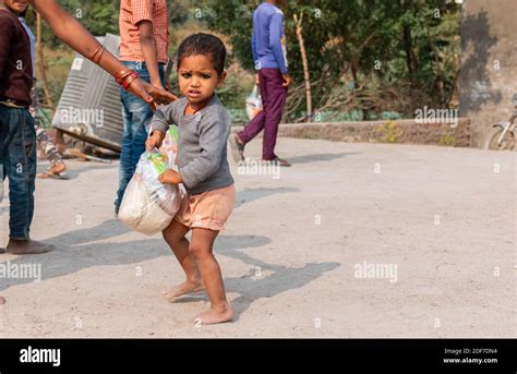 Hungry Street Kids High Resolution Stock Photography And Images Alamy