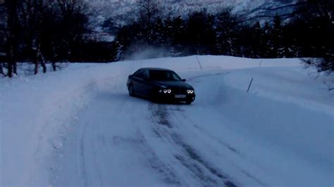 BMW DRIFT ON SNOW E39 YouTube