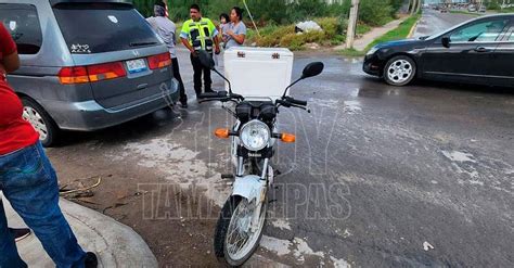 Hoy Tamaulipas Tamaulipas Motociclista Se Salva De Milagro Al Chocar