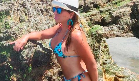 Christina Rocha Exibe Corp O Em Passeio Na Praia