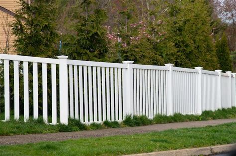 Premium Photo | White vinyl fence outdoor backyard home private green