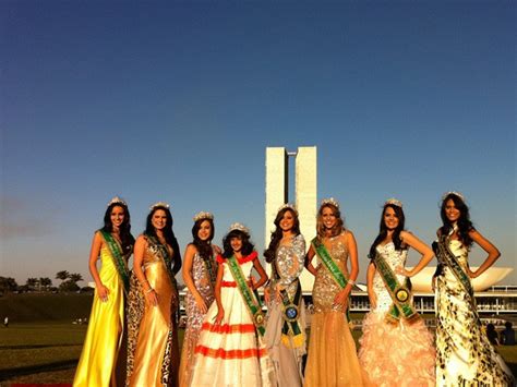 G Candidatas A Miss Fazem Sess O De Fotos Na Esplanada Dos