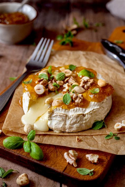 Camembert Al Forno Con Marmellata Di Fichi E Frutta Secca Ricetta