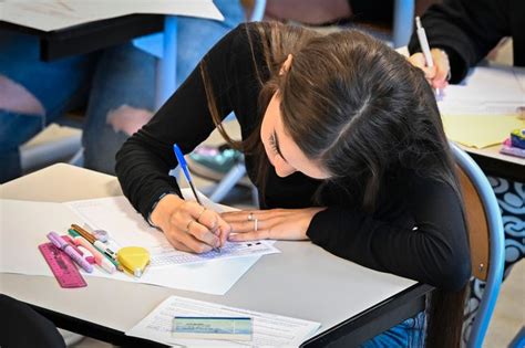 Mon daron travaille à l Éducation nationale de faux sujets du bac