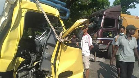 Kecelakaan Maut Pukul 15 20 Wib Truk Tangki Tabrakan Dengan Truk Box