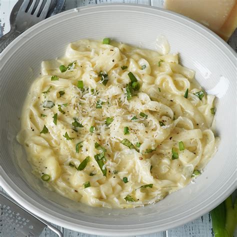 Homemade Keto Alfredo Sauce - Delightfully Low Carb