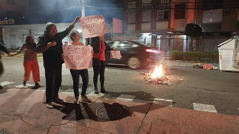 Moradores De Porto Alegre Protestam Contra Falta De Energia