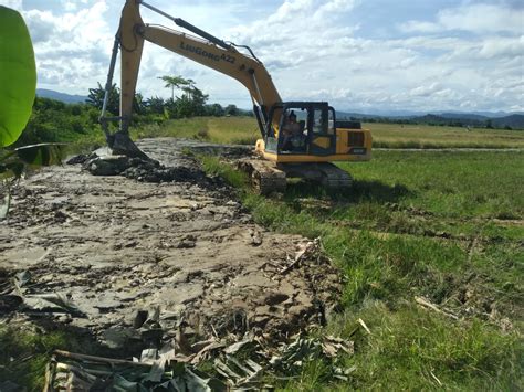 Kadin Konawe Lakukan Perbaikan Jalan Sepanjang Meter Di Puundombia