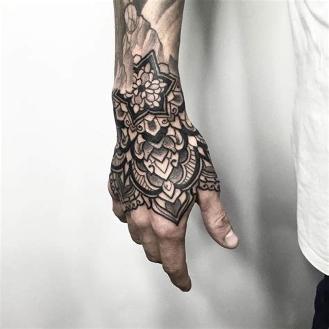 Black ornamental tattoo on the right hand - Tattoogrid.net