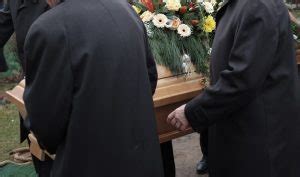 8 Pallbearer Etiquette Tips - Funeral Basics