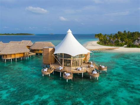 Island Retreats: Exploring the Exquisite Resorts of the Maldives - Amazzzing Travel