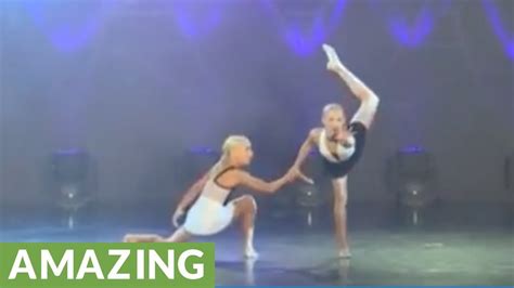 Identical Twins Deliver Unbelievable Dancing Duet Youtube