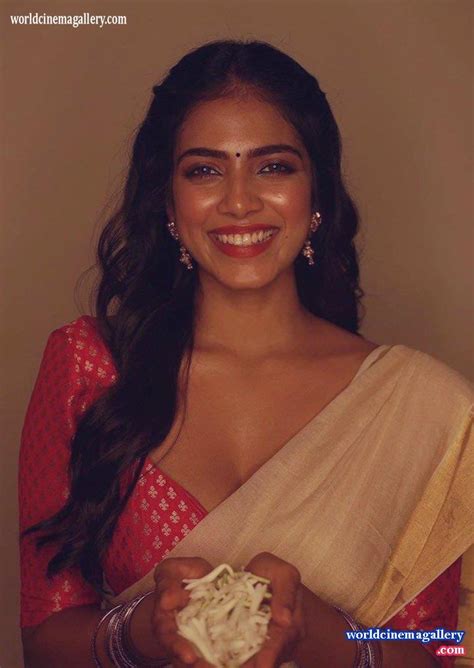 Malavika Mohanan Hot In Saree Stills