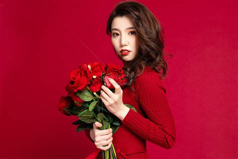 Beautiful Women Hold Flowers In Their Hands Picture And HD Photos