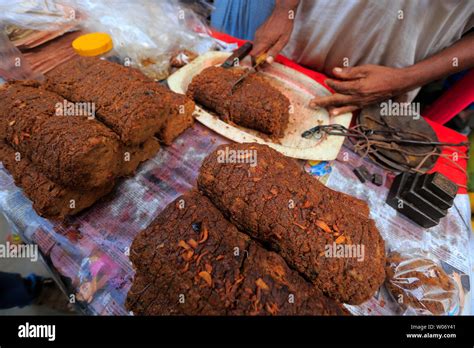 Dhaka Street Food Hi Res Stock Photography And Images Alamy