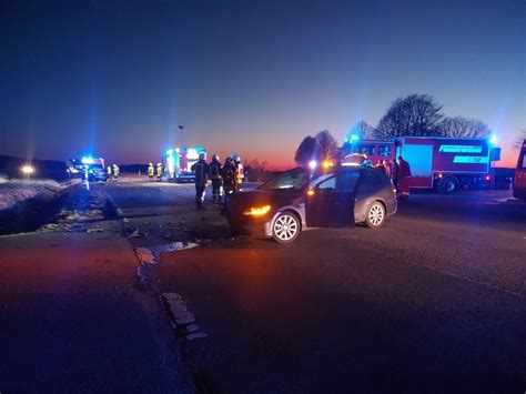 Pol Hi Pk Elze Schwerer Verkehrsunfall Auf Der B Bei Mehle