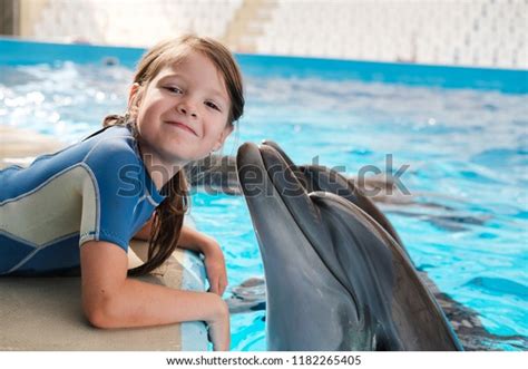 202 Girl Bottlenose Dolphin Images, Stock Photos & Vectors | Shutterstock