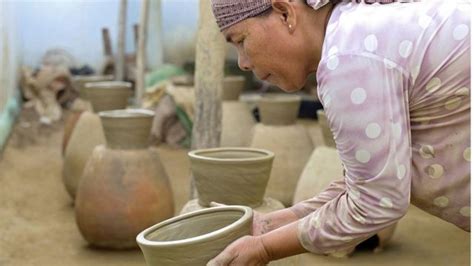 Nghệ thuật làm gốm của người Chăm và baguette Pháp thành di sản UNESCO