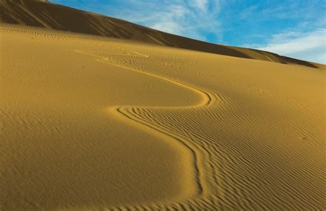 Kelso Dunes: California's Musical Sand Dunes - Unusual Places