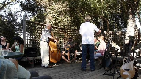 Kai Hanupanupa Slack Key Kanikapila With Ledward Kaapana Youtube