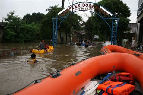 Sindo Hi Lite Hujan Deras Kecamatan Di Kota Bekasi Terendam Banjir