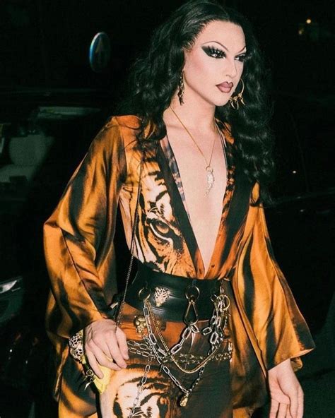 Violet Chachki Hbsensa