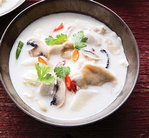 makanan khas thailand halal  terkenal  oleh oleh