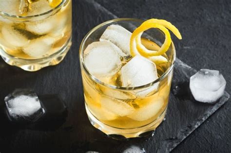 27 Best Whiskey Cocktails Insanely Good