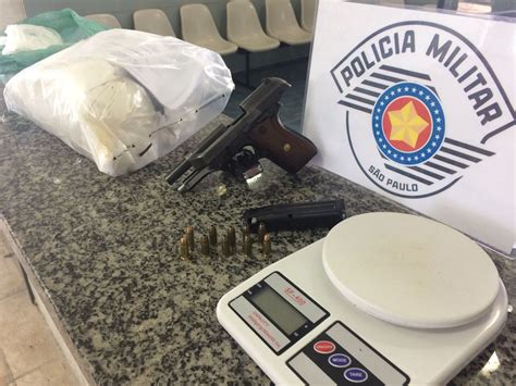 PM apreende 2 kg de pasta base para cocaína e estima que suspeito de