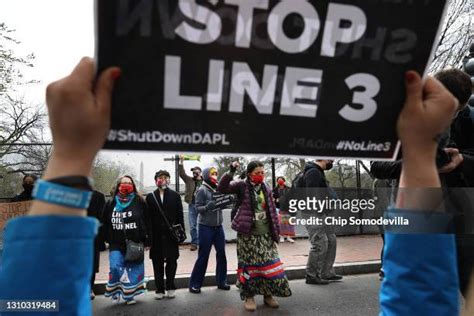 Activists Rally Outside White House To Protest Dapl Photos And Premium