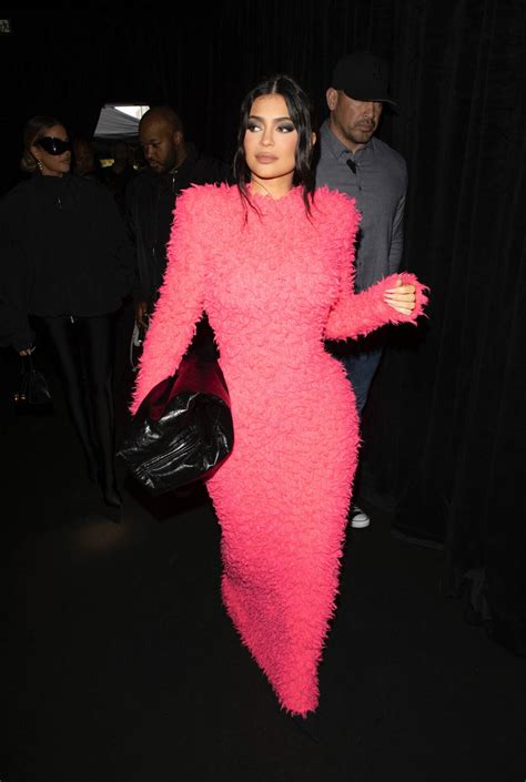 kylie jenners baesta   paris fashion week elle