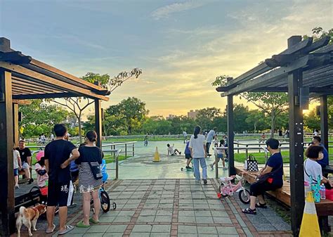 南興公園｜台中特色公園 米奇樹、落羽松大道 Ig打卡熱點，有兒童遊戲區、溜冰場，小孩放電好地方 瑪莉食報