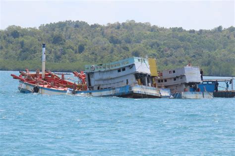 Kejari Batam Tenggelamkan Kapal Milik Vietnam Indonesia Parlemen