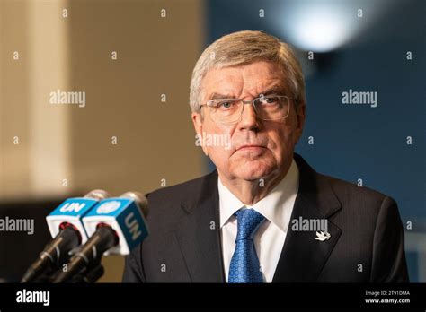 Thomas Bach Spricht Als Er Und Tony Estanguet Am November Ein