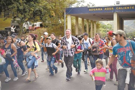 NUEVA CARAVANA DE MIGRANTES HONDUREÑOS PARTE RUMBO A ESTADOS UNIDOS EN