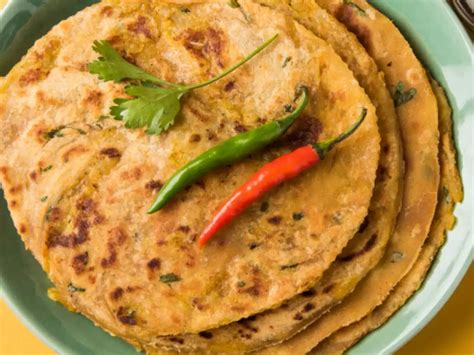 हरी मिर्च का पराठा बनाने की विधि Green Chili Paratha Recipe In Hindi