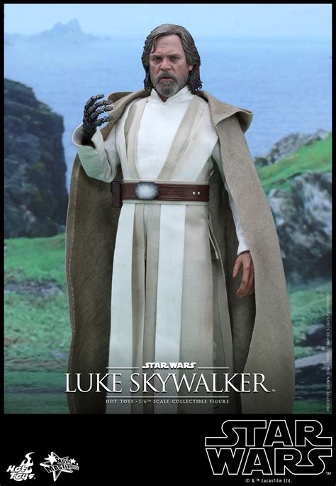 Star Wars The Force Awakens Luke Skywalker By Hot Toys The Toyark News