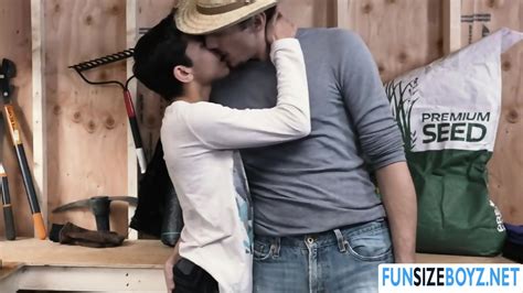 Petite Gay Damien Gets His Ass Pounded By His Gardener Knight